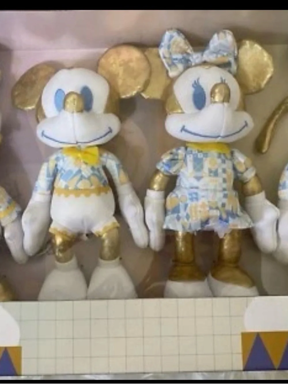 Walt Disney World 50th Anniversary “It’s A Small World” 10” Collectible Set. NIB